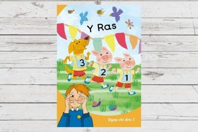 Dyna Chi Dric: Y Ras by Eirian Lloyd Jones 9781783904471