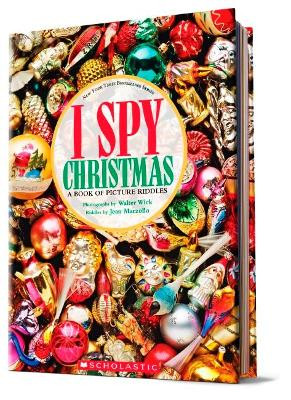 I Spy Christmas: A Book of Picture Riddles by Jean Marzollo 9781338332582