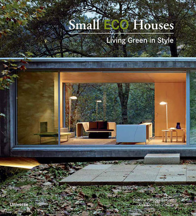 Small Eco Houses: Living Green in Style Cristina Paredes Benitez 9780789346469