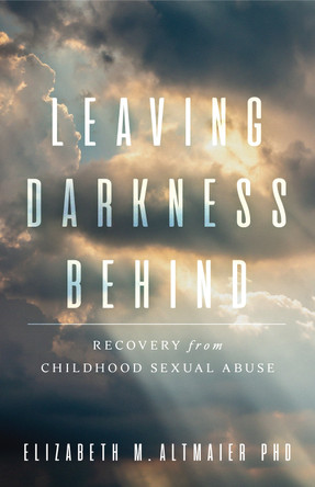Leaving Darkness Behind: Recovery From Childhood Sexual Abuse by Elizabeth M. Altmaier 9781433833939