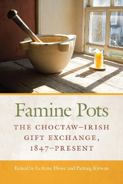 Famine Pots: The Choctaw-Irish Gift Exchange, 1847-Present by LeAnne Howe 9781611863697