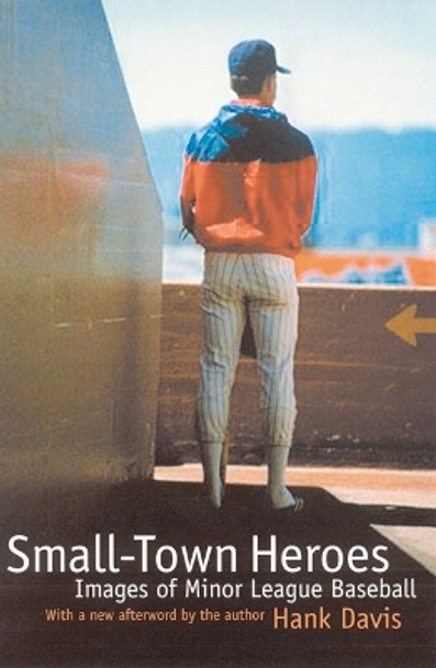 Small-Town Heroes: Images of Minor League Baseball by Hank Davis 9780803266391