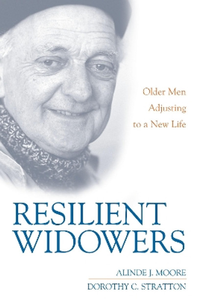 Resilient Widowers: Older Men Adjusting to a New Life by Alinde J. Moore 9781591020820