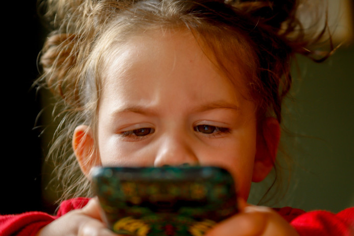 What Are the Best Apps for Managing a Kid's Phone?