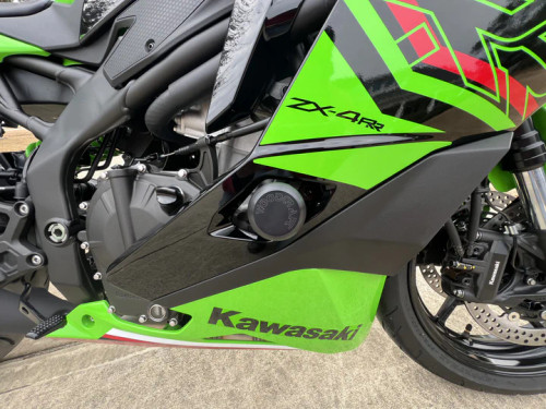 50-0137 Kawasaki Ninja ZX4RR Frame Slider Kit w/ pucks