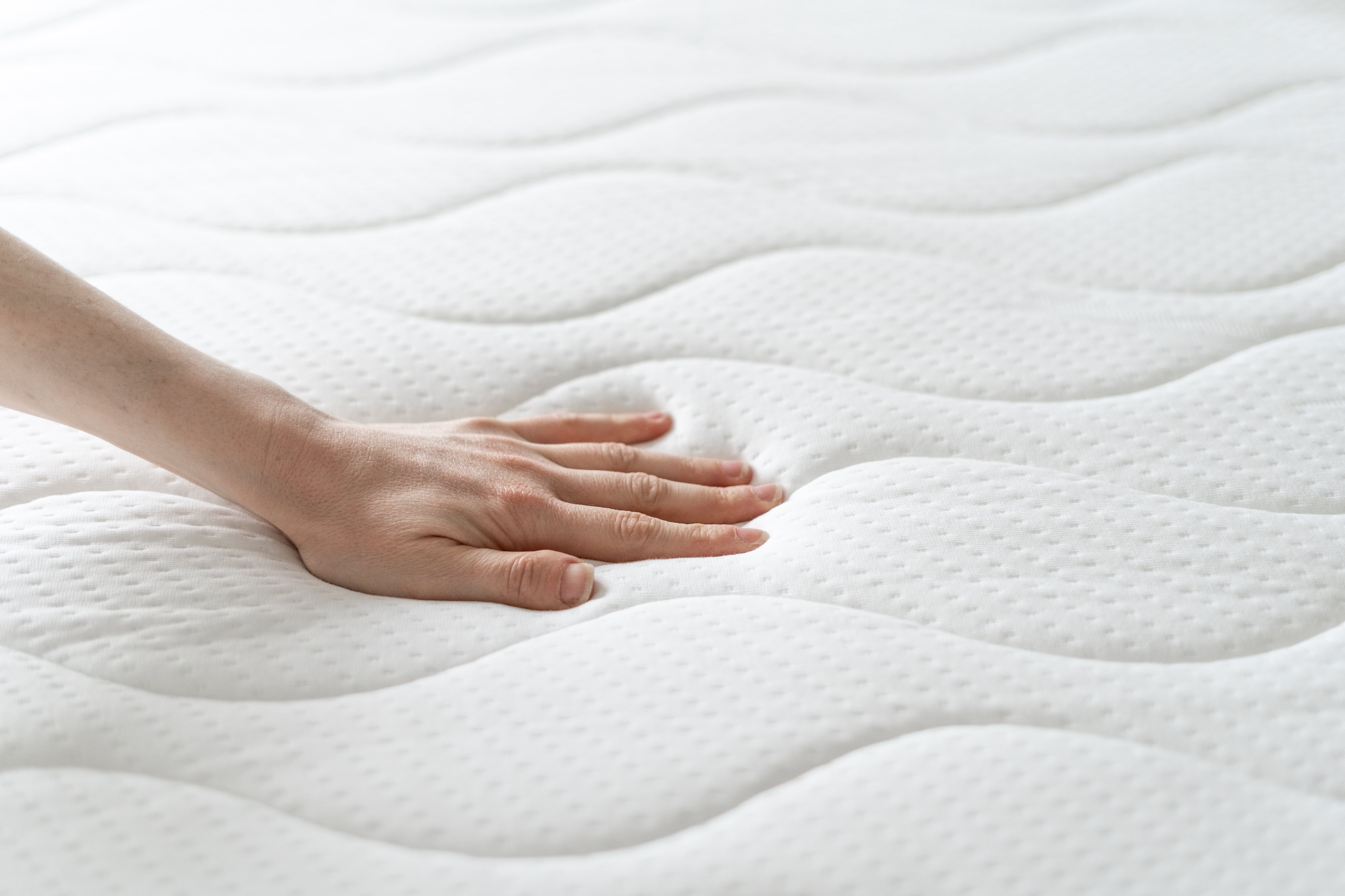 Pro's and Con's of a Latex Mattress, by Sleep Expert