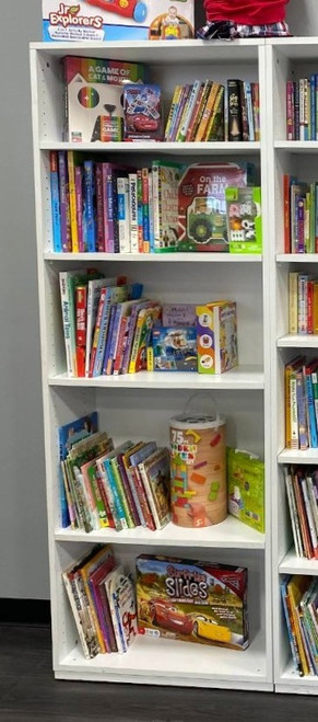 Free-Standing Bookcase 28" x 14" x 76" (WH)