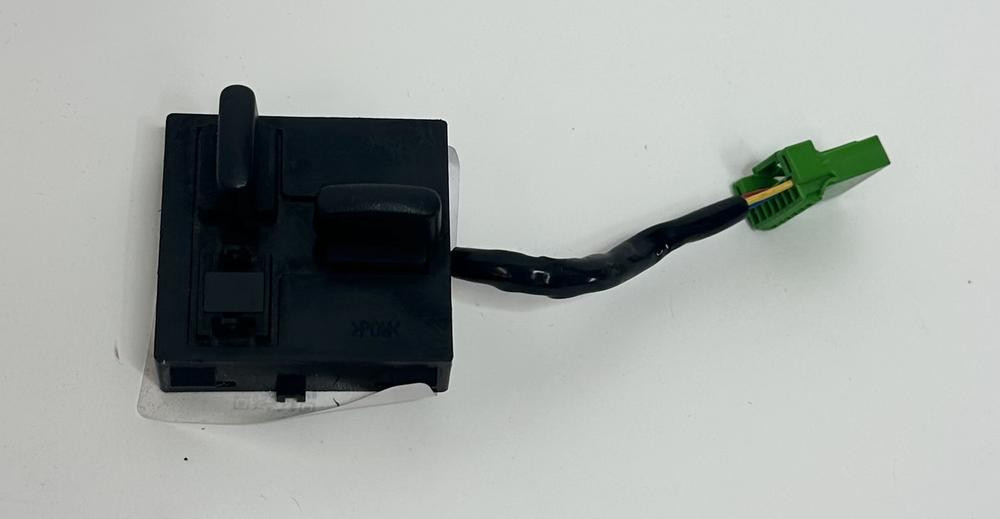 2005 - 2013 C6 Corvette Seat Lumbar Switch Passenger Side (Right RH) OEM 10325877