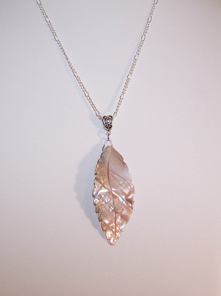 P-122 mother-of-pearl leaf pendant