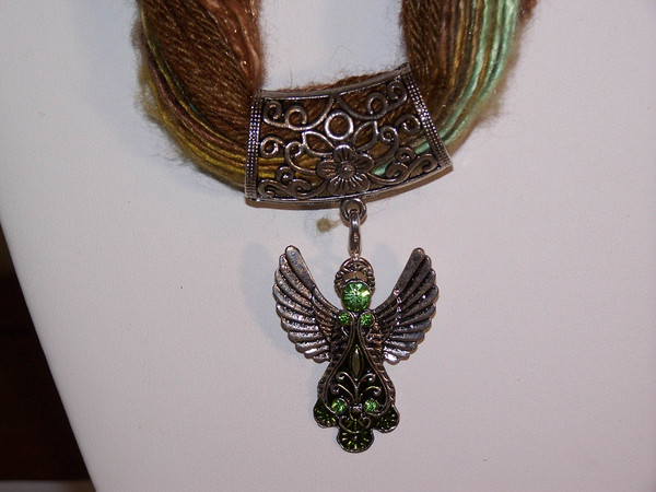 SS-004 angel with green rhinestones