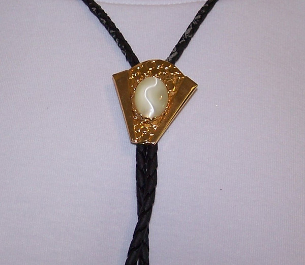 White Snake Eye Stone Bolo Tie 15-029