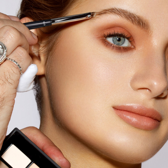 B15 - Defining Brow Brush