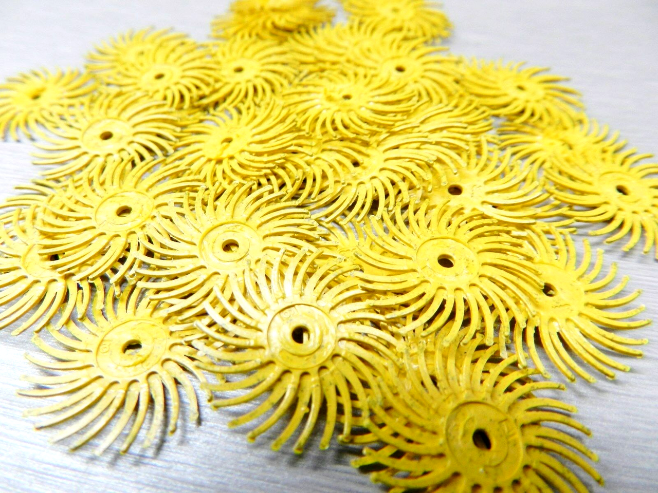 3M Radial Bristle Discs 3/4" Yellow bristle brush 80 Grit 6 discs Coarse Grade