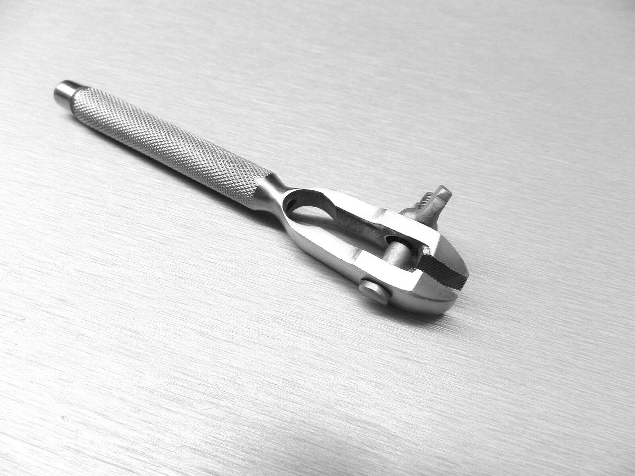 Hand Vise Clamp Hand Held Tool Universal Work Holder Narrow Jaws Hollow Handle