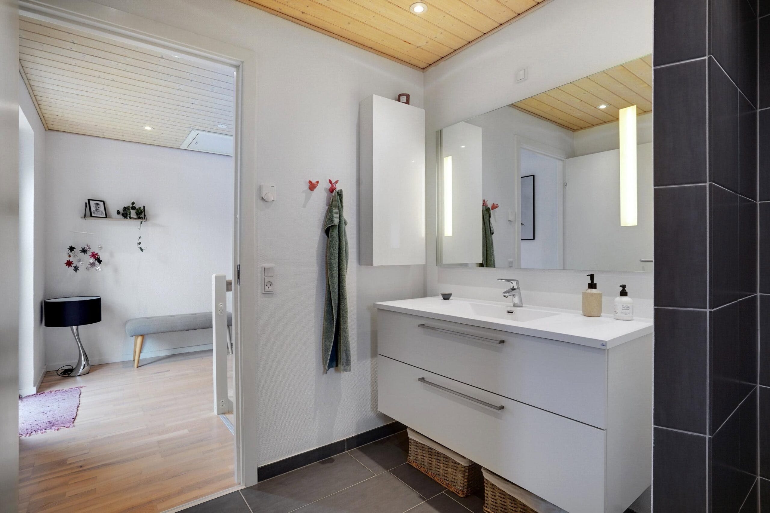 DIY Bathroom Projects: Easy Upgrades and Renovations You Can Do Yourself