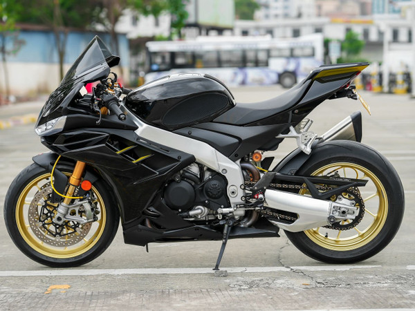 2022-2024 Aprilia RSV4 1100 Glossy Black Fairing Kit