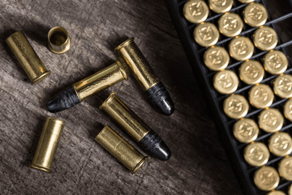 Comparing the .17 HMR and .22 LR Cartridges  Comparing the .17 HMR and .22 LR Cartridges