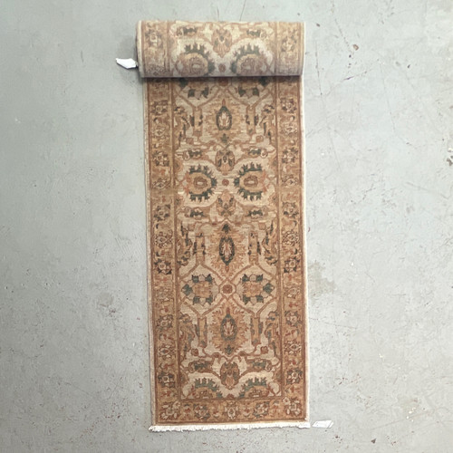 2‘7“ X 9‘6“ neutral traditional floral handknotted gold, green and peach color Agra runner rug