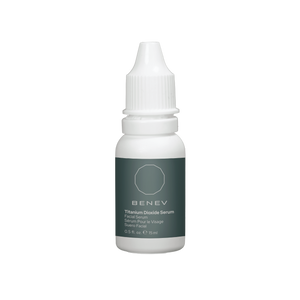 Titanium Dioxide
Silica
Sodium HyaluronateTitanium Dioxide Serum  [15ml]
