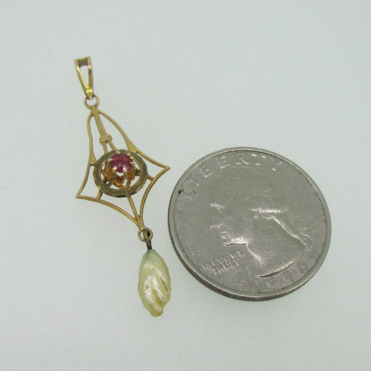 LOUIS VUITTON 10K Yellow Gold Diamond Yellow Sapphire Employee Pin 509127