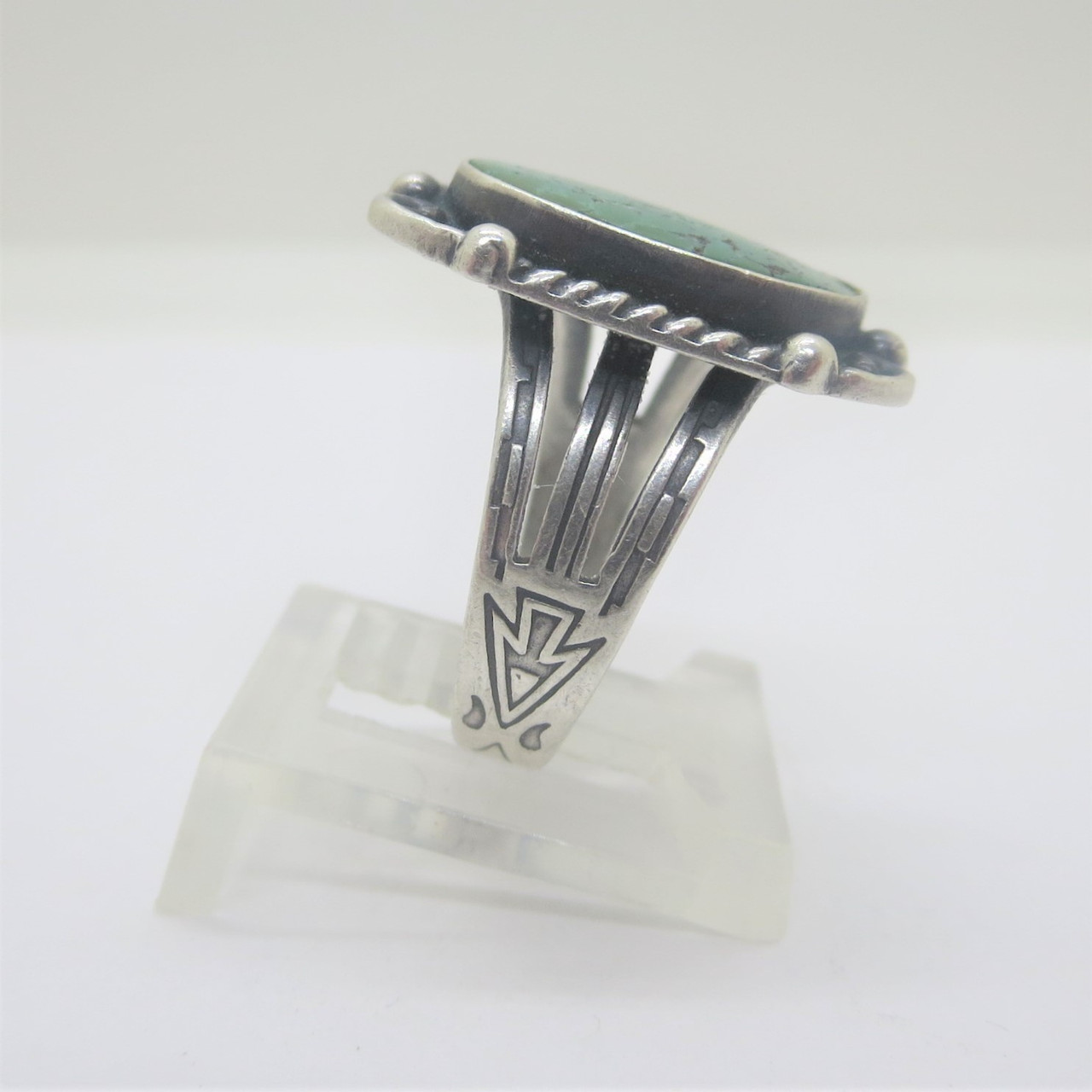 Sterling Silver Carinated Band Ring Size 5 3/4 - Yourgreatfinds