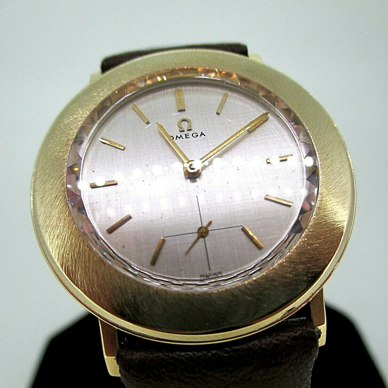 14k Vintage 17j Omega 302 Swiss Mechanical Wrist Watch- #148530