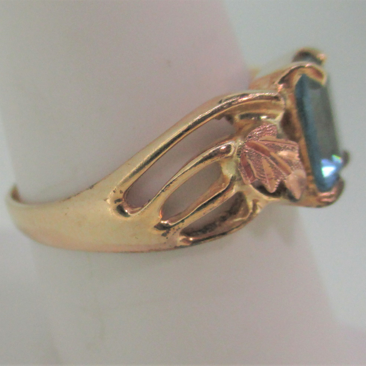 10K Black Hills Gold Pink and Gold Leaves Ring Size 6.25