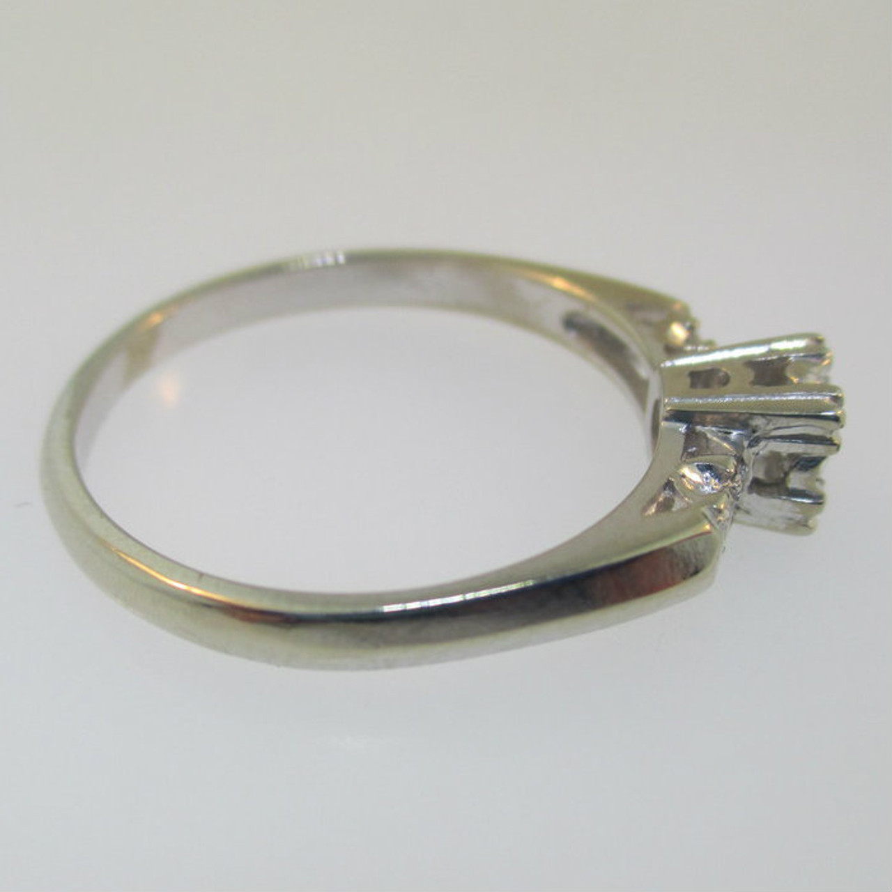 Vintage Retro 14k White Gold Approx .17ct/TW Diamond Ring Size 8.25