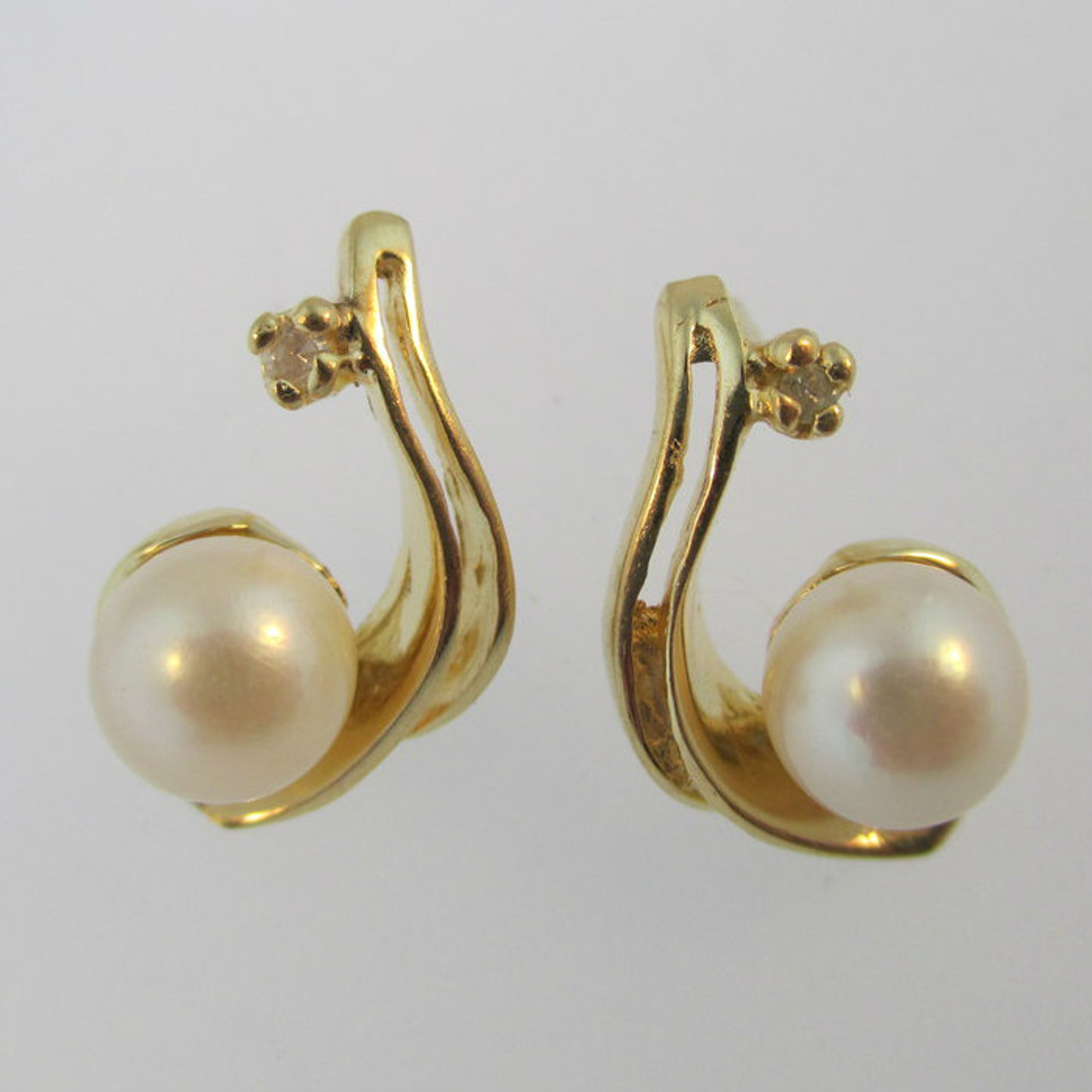 pearl stud earrings with small diamond