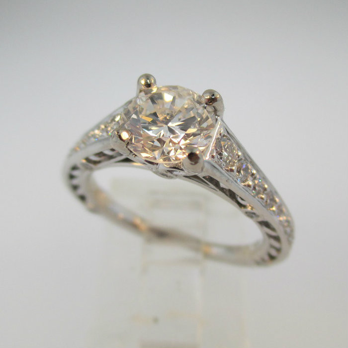 Ritani 18k White Gold Round Brilliant Cut Diamond - Main Image