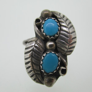 Sterling Silver Ring Turquoise Stones Bezeled with Leafs on Each Side Size 6 1/2 