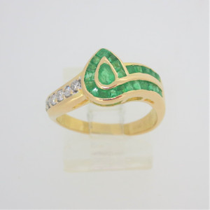 18k Yellow Gold Emerald Teardrop & Baguettes with Diamond Accents Ring Size 6.5