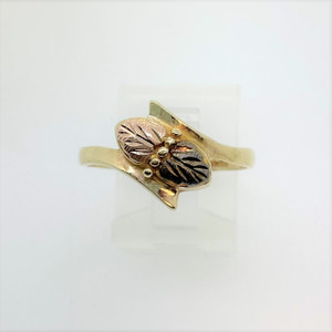 10K Black Hills Gold Landstrom Diagonal Leaves Ring Size 8.5
