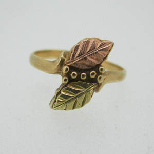 10k Coleman Co Black Hills Gold Leaf Design Ring Size 5