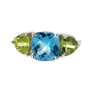 10K White Gold Center Blue Topaz Square with Bilateral  Peridot Triangles Ring Size 6.25