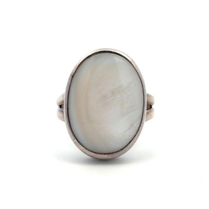 Sterling Silver Oval Mother of Pearl with Split Shank Band Ring Size 5.5