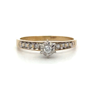 10K Gold Central Diamond Circle with Bilateral Diamond Accents Ring Size 5.75