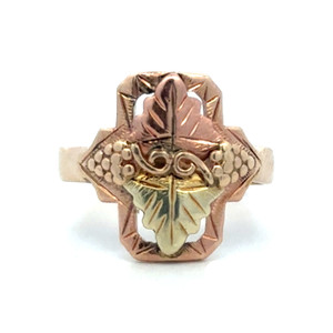 10K Black Hills Gold Malatse Scalloped Cross with Two-Toned Leaves, Grapes, and Vines Ring Size 7.5