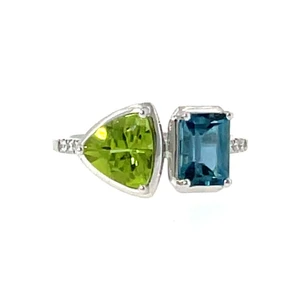 14K White Gold 2.56ct Peridot Triangle with a Blue Topaz Rectangle and .06tw Diamond Accents Ring Size 7