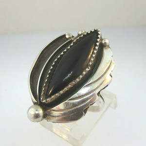 Vtg Sterling Southwestern Ladies Ring Marquise Black Onyx Stone Signed T Size 8