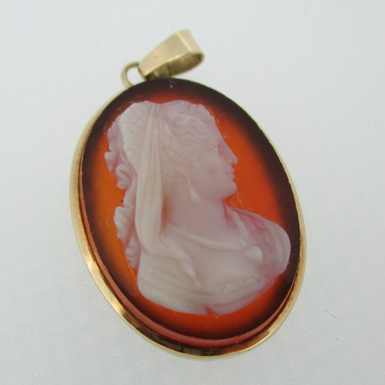 14k Yellow Gold Agote Cameo Pendant 