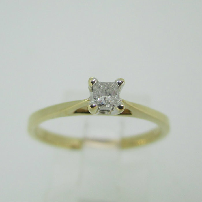 10k Yellow Gold Ap .10ct Princess Cut Diamond Solitaire Ring Size 7 1/4