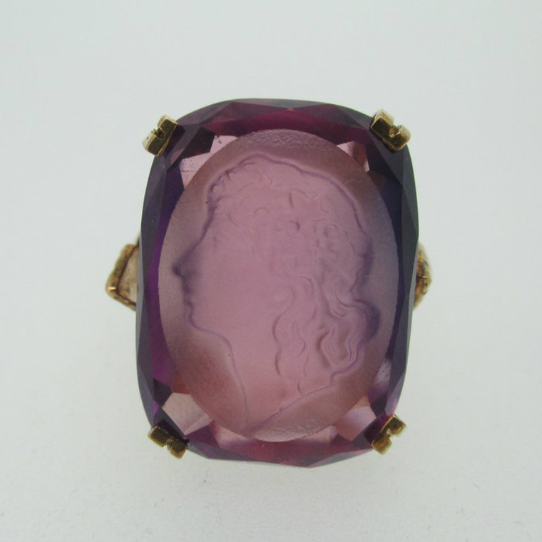 Vintage  10k Yellow Gold Carved Cameo Inlay Amethyst Stone Size 6