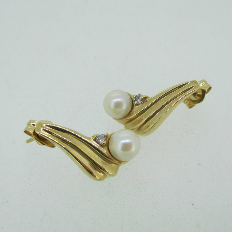 14k Yellow Gold Pearl Stud Earrings with Diamond Accents