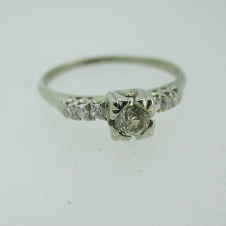 14k White Gold Approx .25ct European Cut Diamond Ring with Diamond Accents on Band Ring Size 7 3/4
