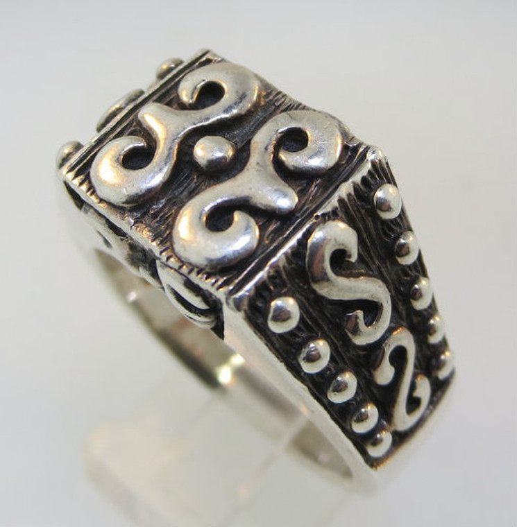 Sterling Silver Ring with Accents on Side of Ring. Size 11