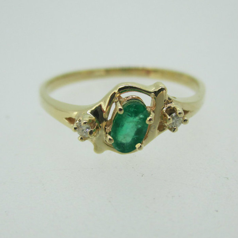 14k Yellow Gold Emerald Ring with Diamond Accents Size 8