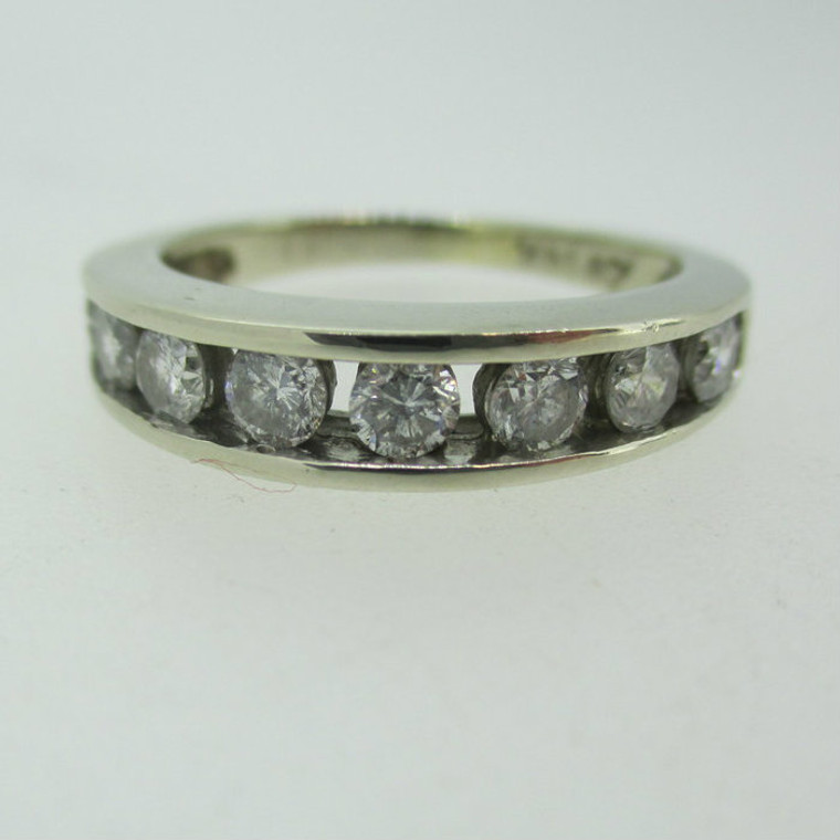 14k White Gold Approx 1.06ct TW Round Brilliant Cut Diamond Band Ring Size 9 