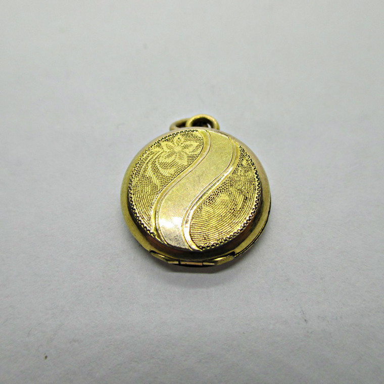  Filled Gold Toned Circle Photo Locket Etched Double Flowers with Wavy Sash 