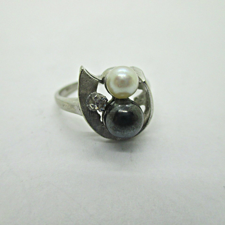 10k White Gold Two Pearls with Stone Ring Size 5 B9665 